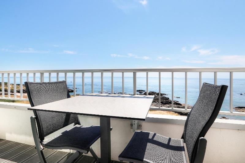 Double Room with Sea View image 4
