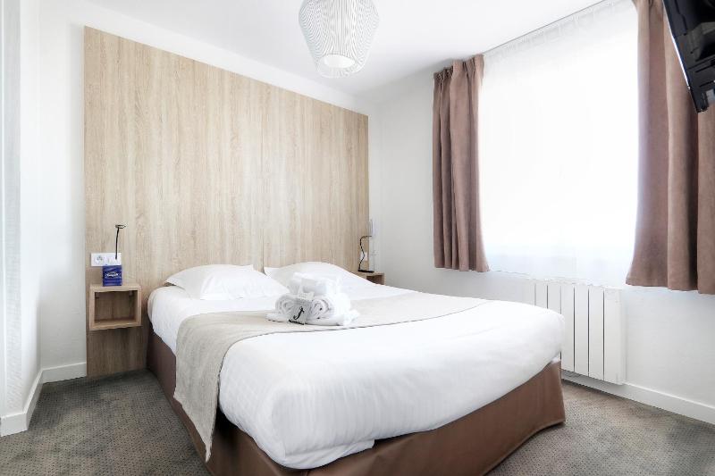 Economy Double Room - Courtyard side image 1