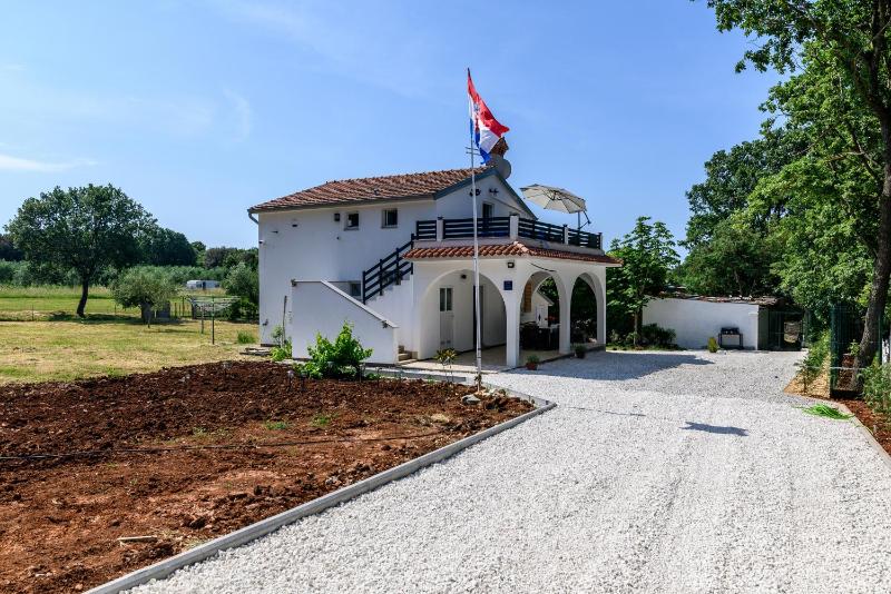 Holiday house with a swimming pool Medulin - 21049 - image 11