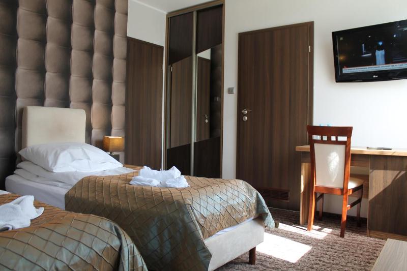Standard Twin Room image 1