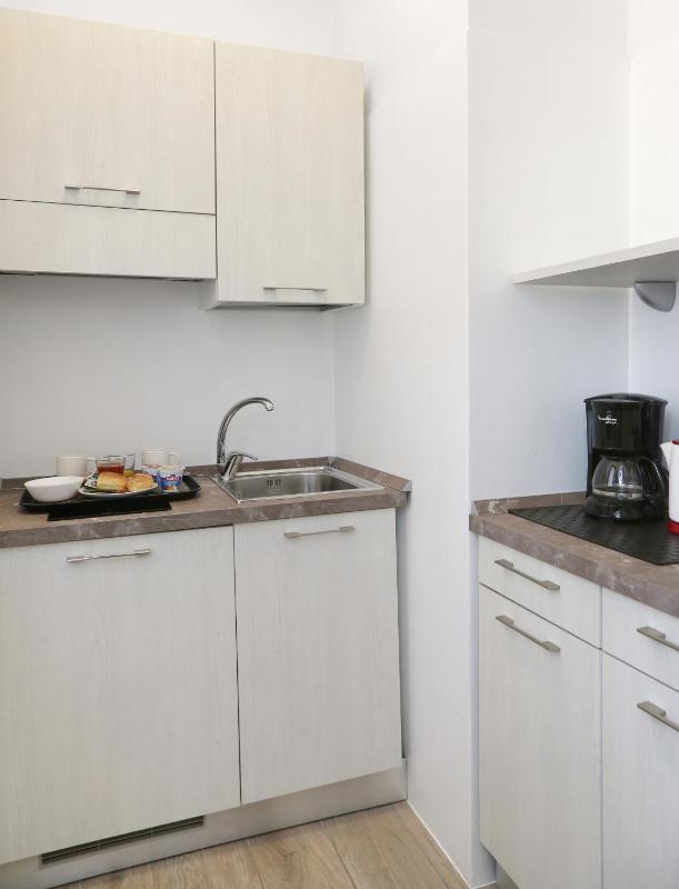 Double Room with Kitchenette image 2