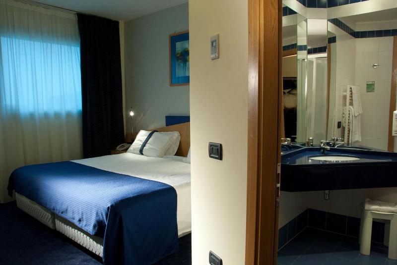 Single Room image 1
