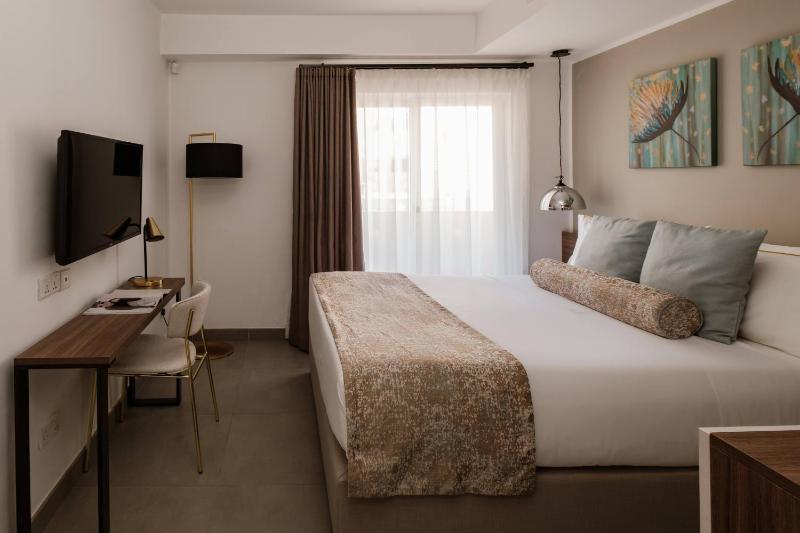 Standard Double or Twin Room image 1