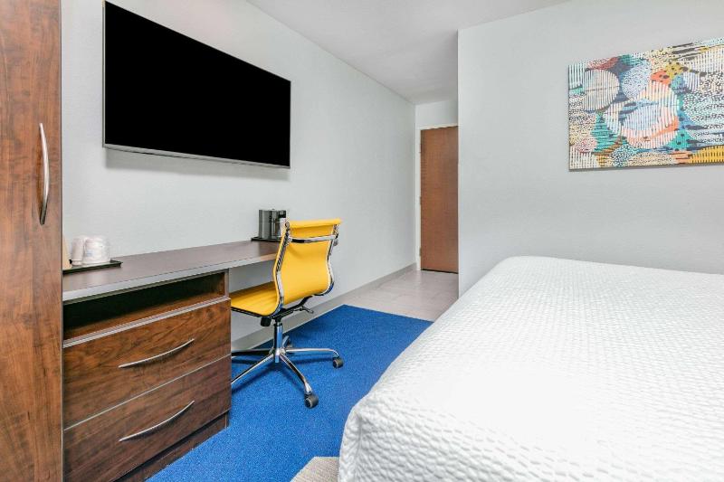 Queen Room - Non-Smoking image 3