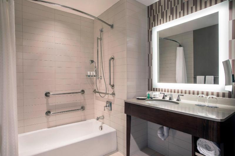 Premium Queen Room with Two Queen Beds image 3
