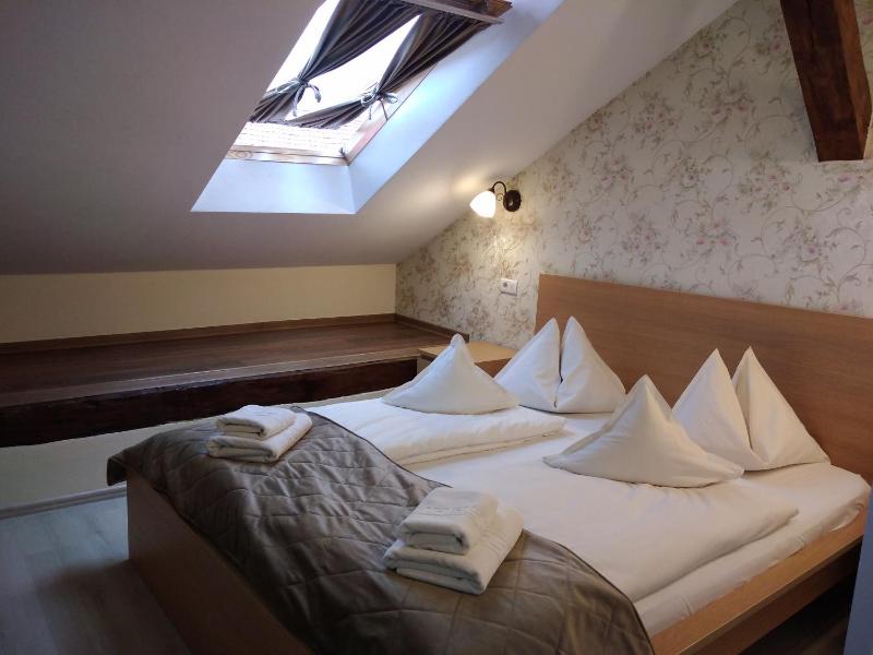 Double Room image 1