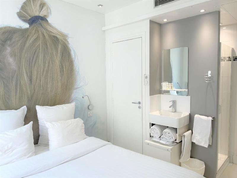Two Double Room Adjacent image 3