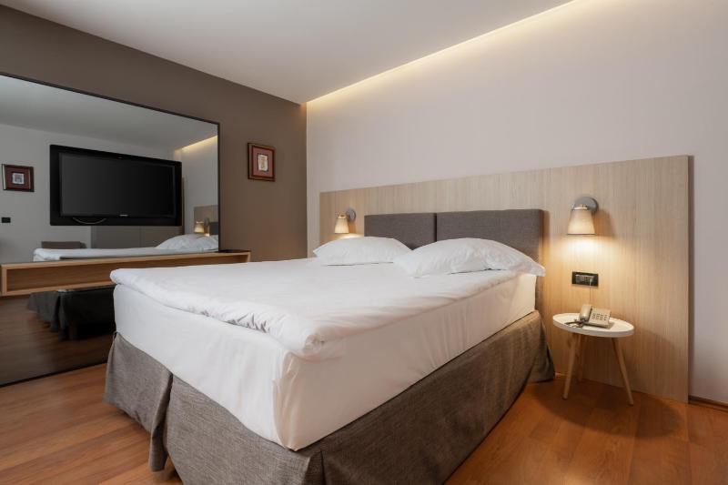 Triple Room with Garden View image 4