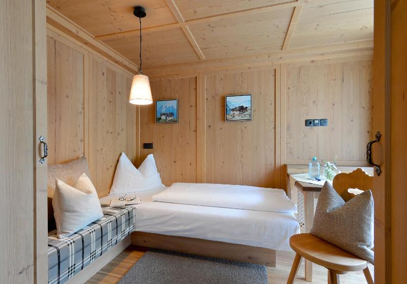Superior Double Room with Balcony image 4