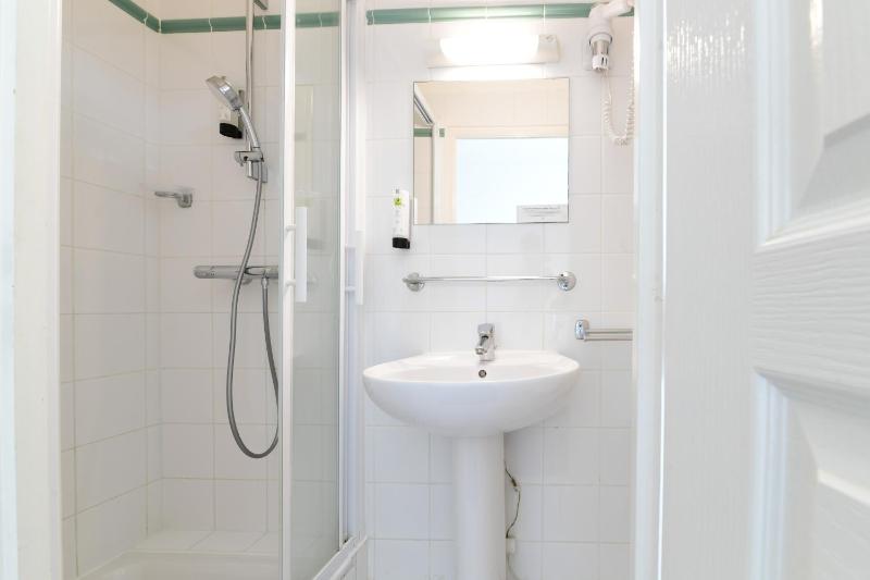 Family Room (Connecting Rooms) image 4