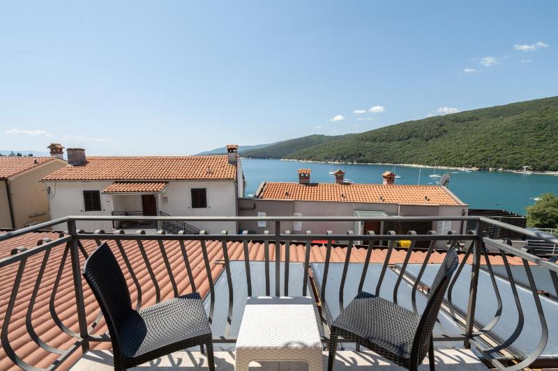 Double Room with Sea View image 2