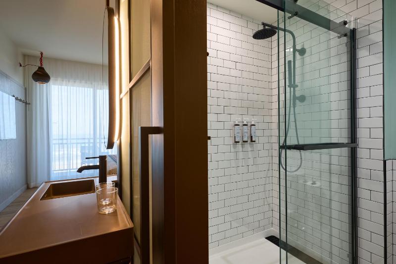 Moxy Queen Room with Two Queen Beds and Balcony - Oceanfront image 1