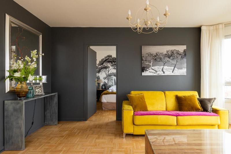 One-Bedroom Apartment image 1
