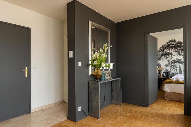 One-Bedroom Apartment image 2