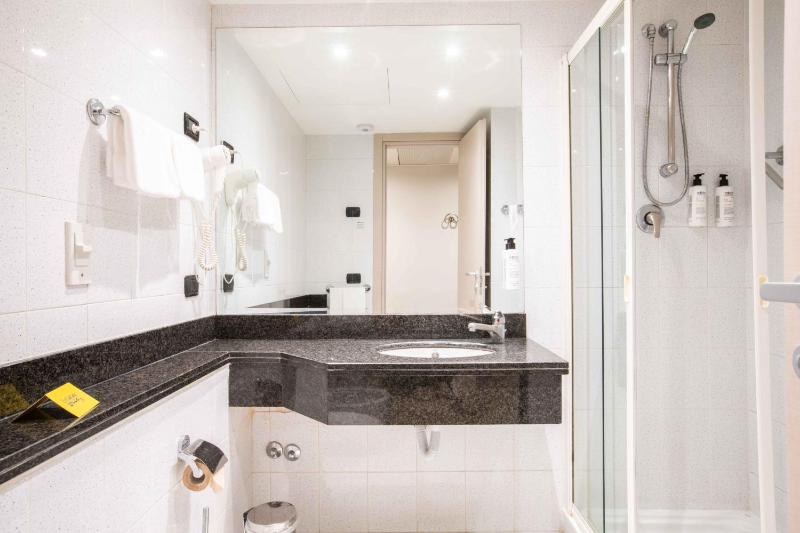 Double or Twin Room image 3