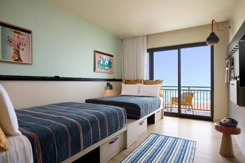 Moxy Queen Room with Two Queen Beds and Balcony - Oceanfront image 3