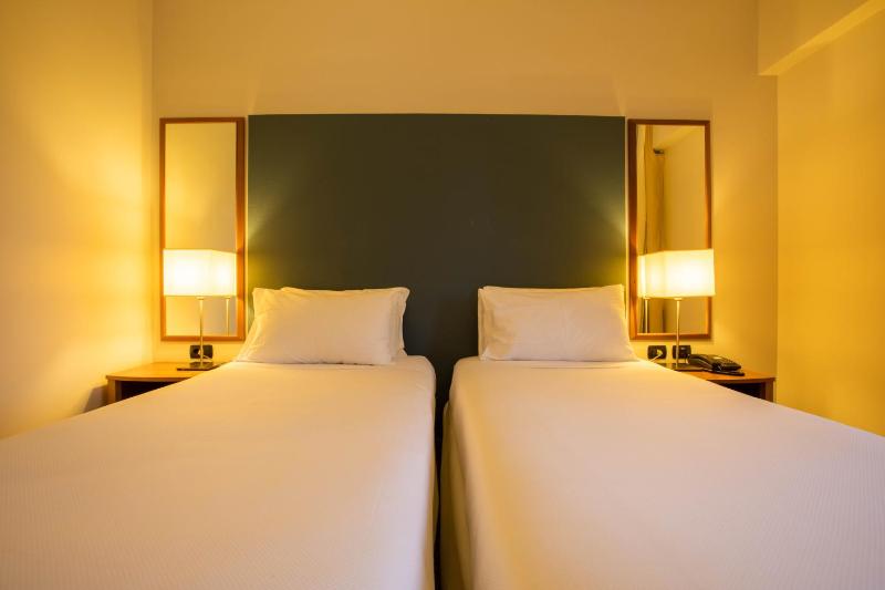 Double or Twin Room image 4