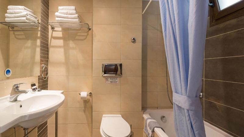 Double Room image 2