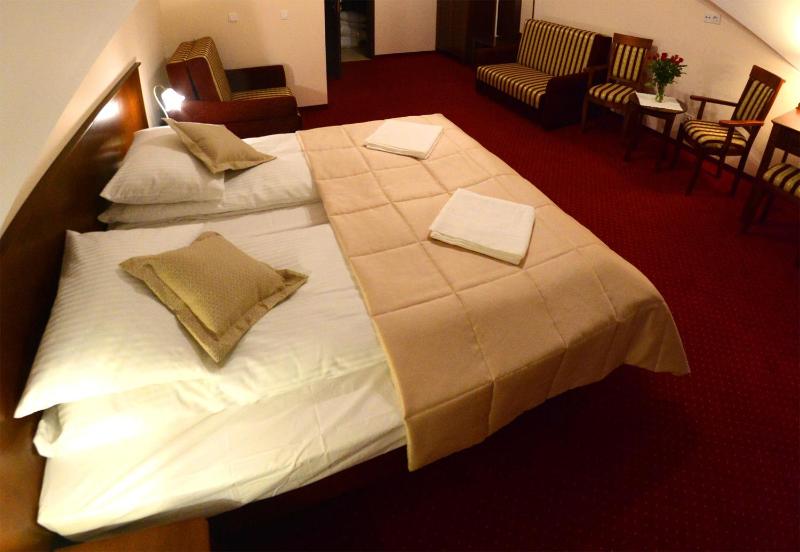 Quintuple Room (5 Adults) image 2