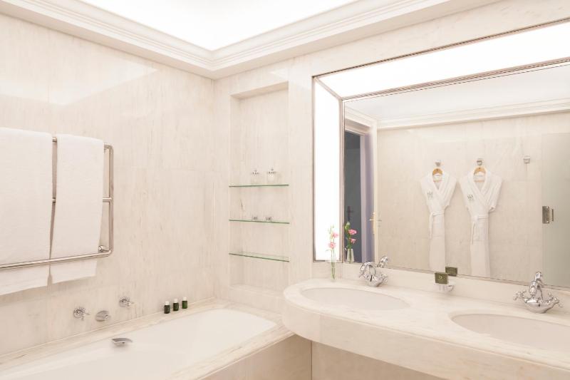 Superior Double Room image 4