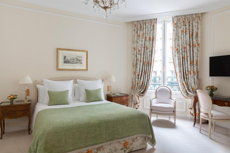 Superior Double Room image 3