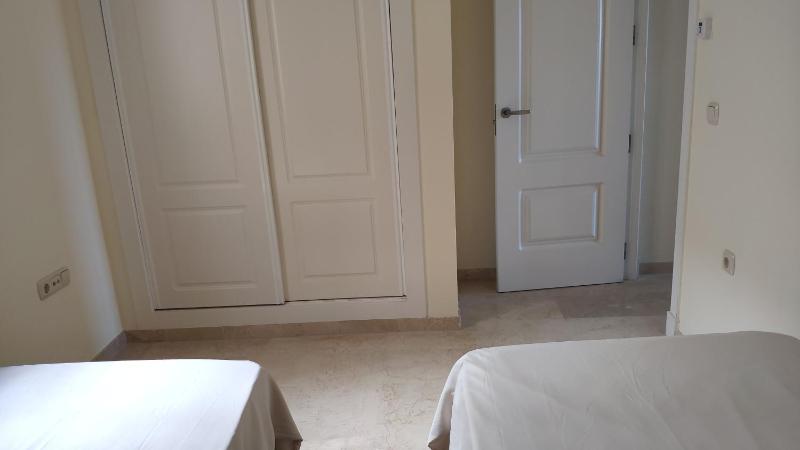 2 bedroom 2 bedroom apartment with Swimming Pool - image 7
