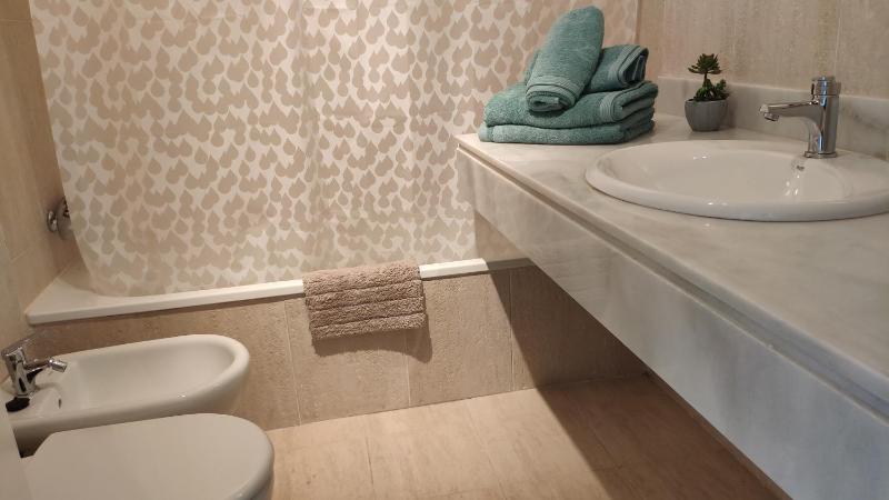 2 bedroom 2 bedroom apartment with Swimming Pool - image 9