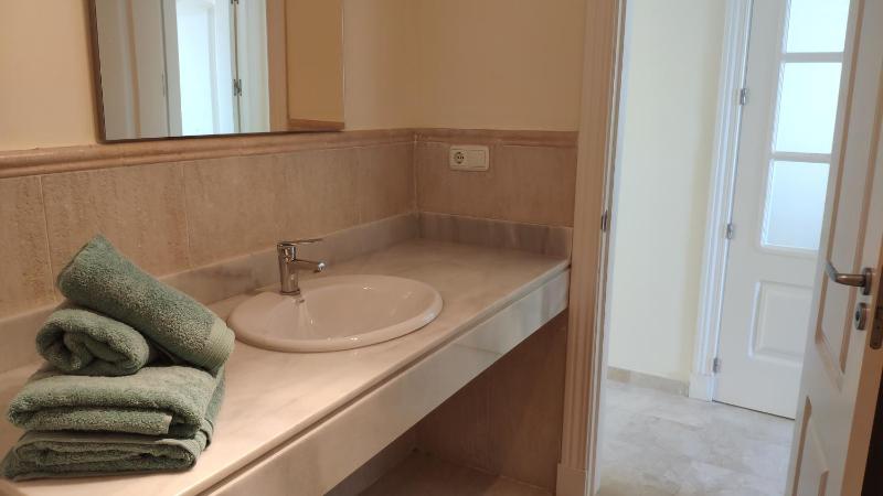 2 bedroom 2 bedroom apartment with Swimming Pool - image 15