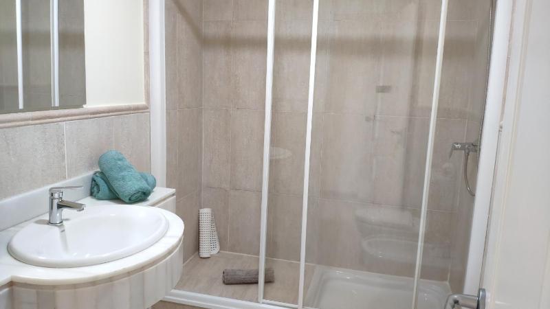 2 bedroom 2 bedroom apartment with Swimming Pool - image 10