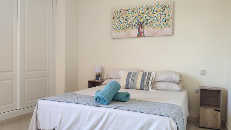 2 bedroom 2 bedroom apartment with Swimming Pool - image 5