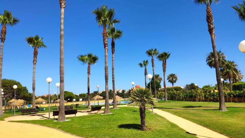 2 bedroom 2 bedroom apartment with Swimming Pool - image 17