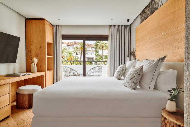 Deluxe Room image 1