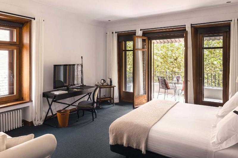 Superior Double Room with Terrace image 4