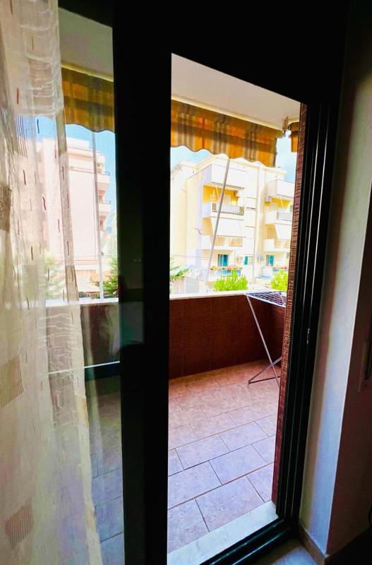 Apartment in front of the beach - image 4