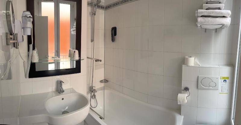 Hotel Lilas Gambetta - image 3