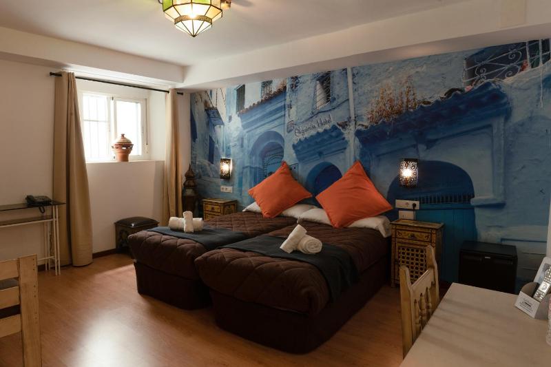 Triple Room with Private Bathroom image 4