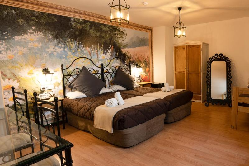 Triple Room with Private Bathroom image 3