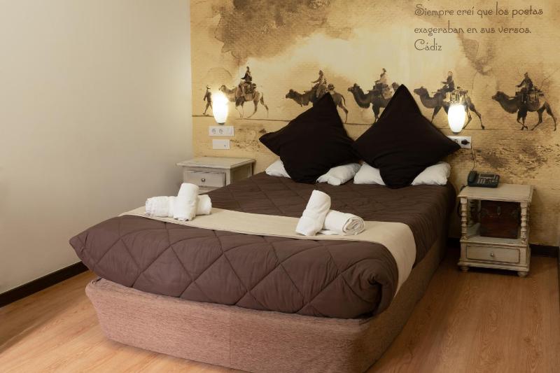 Economy Double Room with Private Bathroom image 4