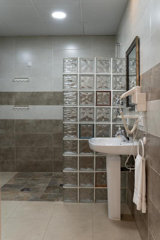 Economy Double Room with Private Bathroom image 3