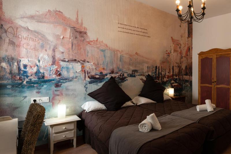 Economy Double Room with Private Bathroom image 2