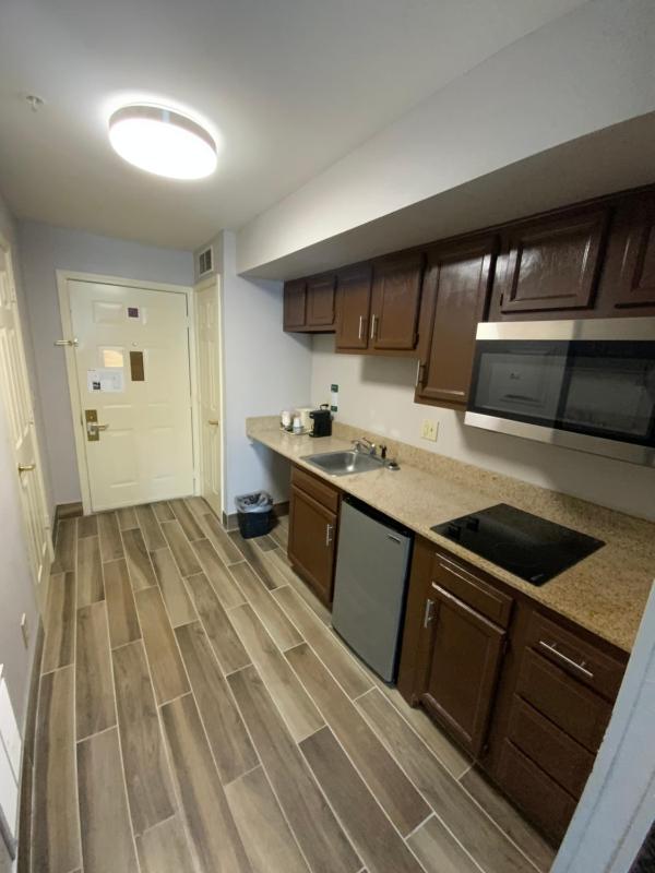 Standard Room with Two Double Beds - Efficiency/Non-Smoking image 2