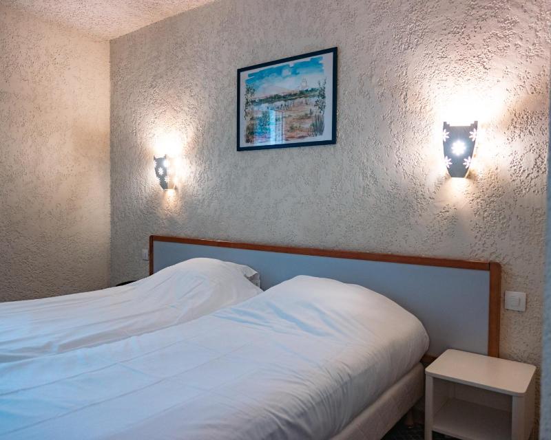 Twin Room image 1