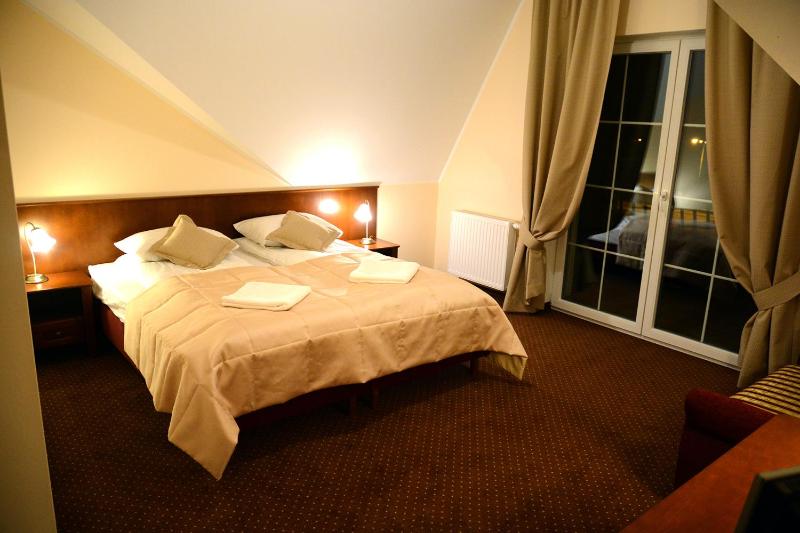 Studio with Balcony (6 Adults) image 3