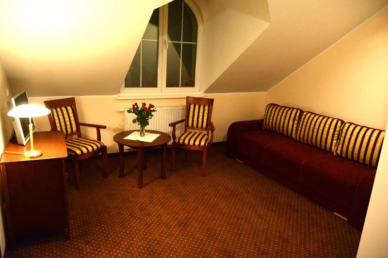 Studio with Balcony (6 Adults) image 2