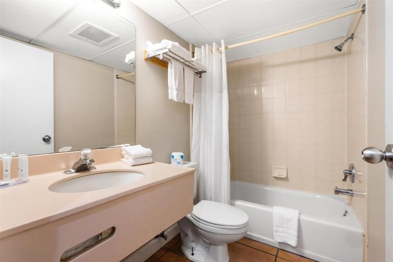 Standard Queen Room with Two Queen Beds image 2
