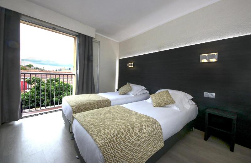 Twin Room image 1