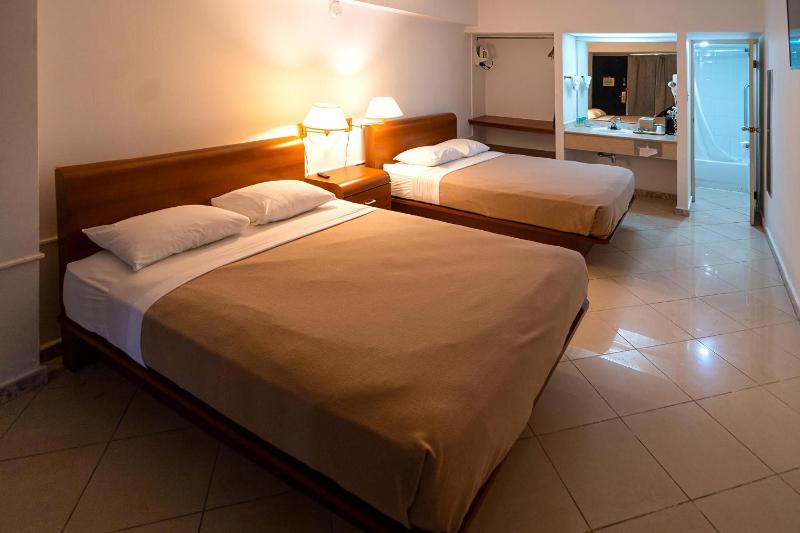 Standard Double Room image 3