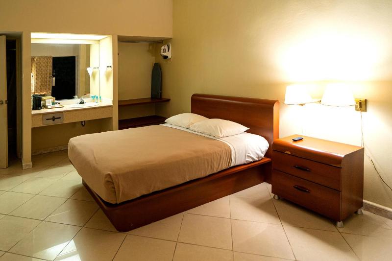 Standard Full Room image 1