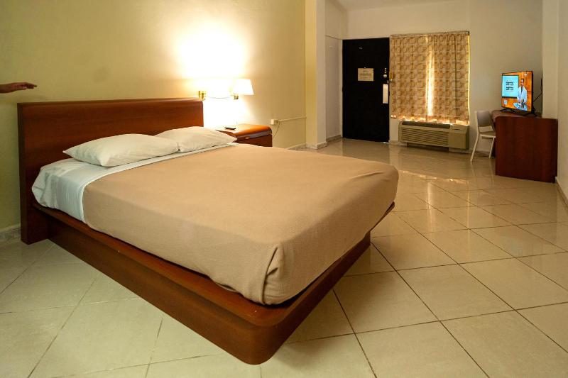 Standard Full Room image 3