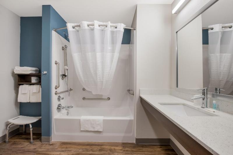 King Room with Tub - Disability Access/Non Smoking image 2